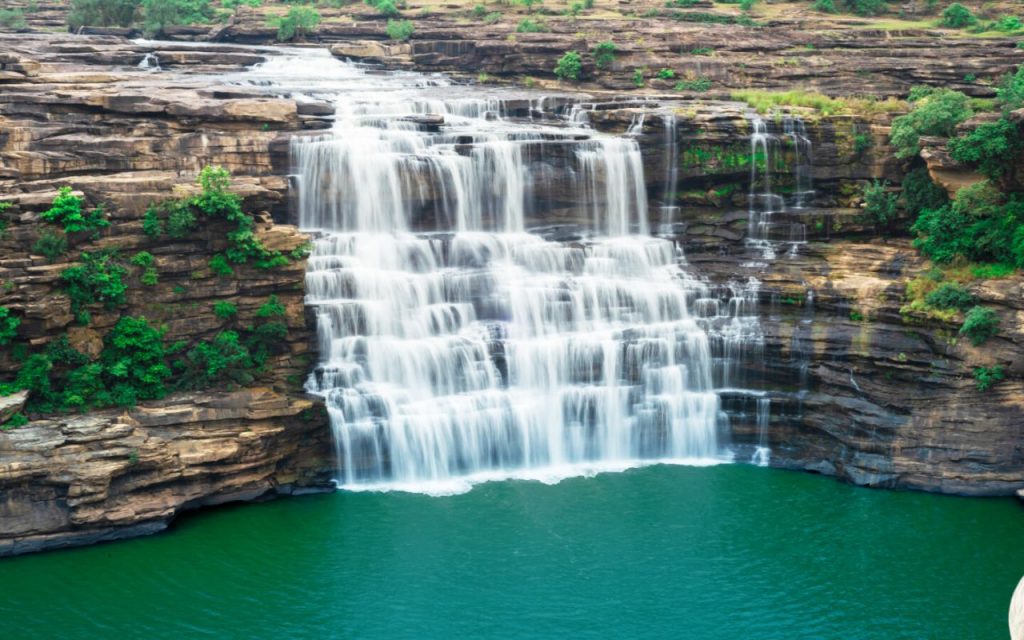 बिहार के इस जिले को कहते हैं मिनी स्विट्जरलैंड, पहाड़ी पर मौजूद है 1700 साल पुराना मंदिर 3 1 1