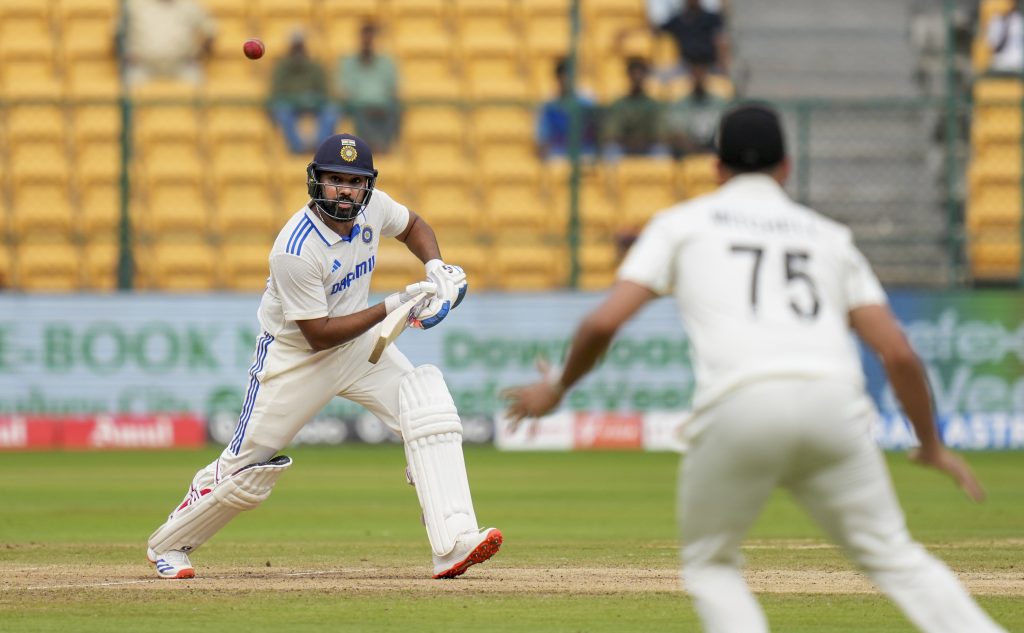 Ind Vs Nz: अजीबोगरीब तरीके से आउट हुए रोहित शर्मा, खुद भी नहीं हुआ यकीन, देखें वीडियो 1 18101 Pti10 18 2024 000233A