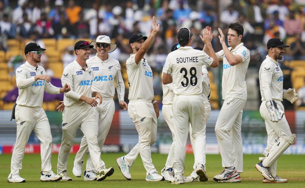 Ind Vs Nz: भारत ने न्यूजीलैंड को दिया 107 रनों का लक्ष्य, क्या आखिरी दिन गेंदबाज दिला पाएंगे जीत 1 19101 Pti10 19 2024 000233A