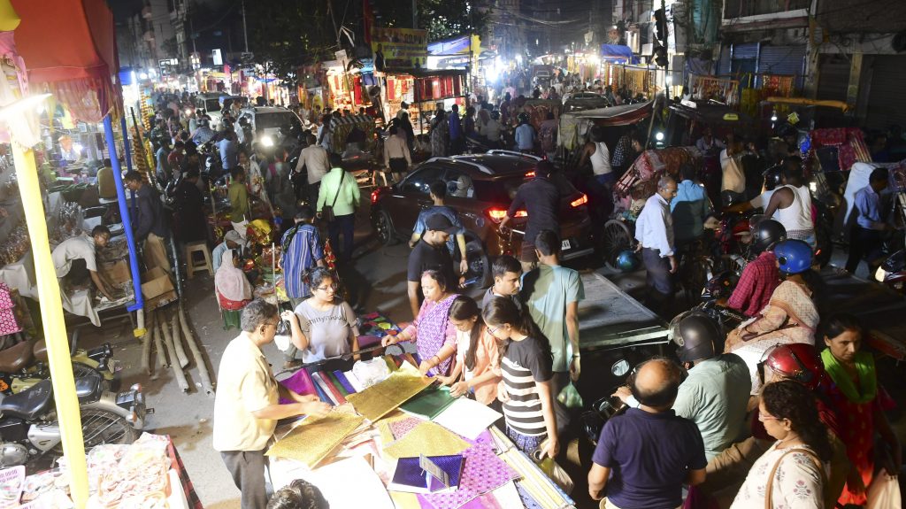 Photos: पटना के बाजारों में सादे लिबास में घूम रही पुलिस, धनतेरस से पहले 1 दर्जन संदिग्धों को उठाया 1 28Pat 163 28102024 2