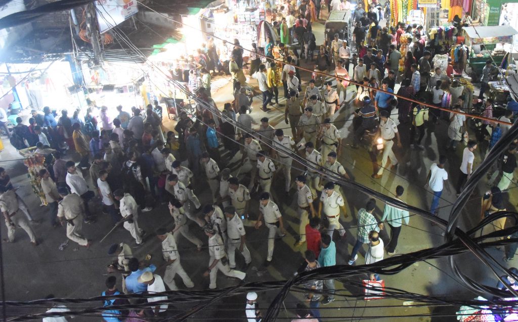 Photos: पटना के बाजारों में सादे लिबास में घूम रही पुलिस, धनतेरस से पहले 1 दर्जन संदिग्धों को उठाया 2 28Pat 178 28102024 2