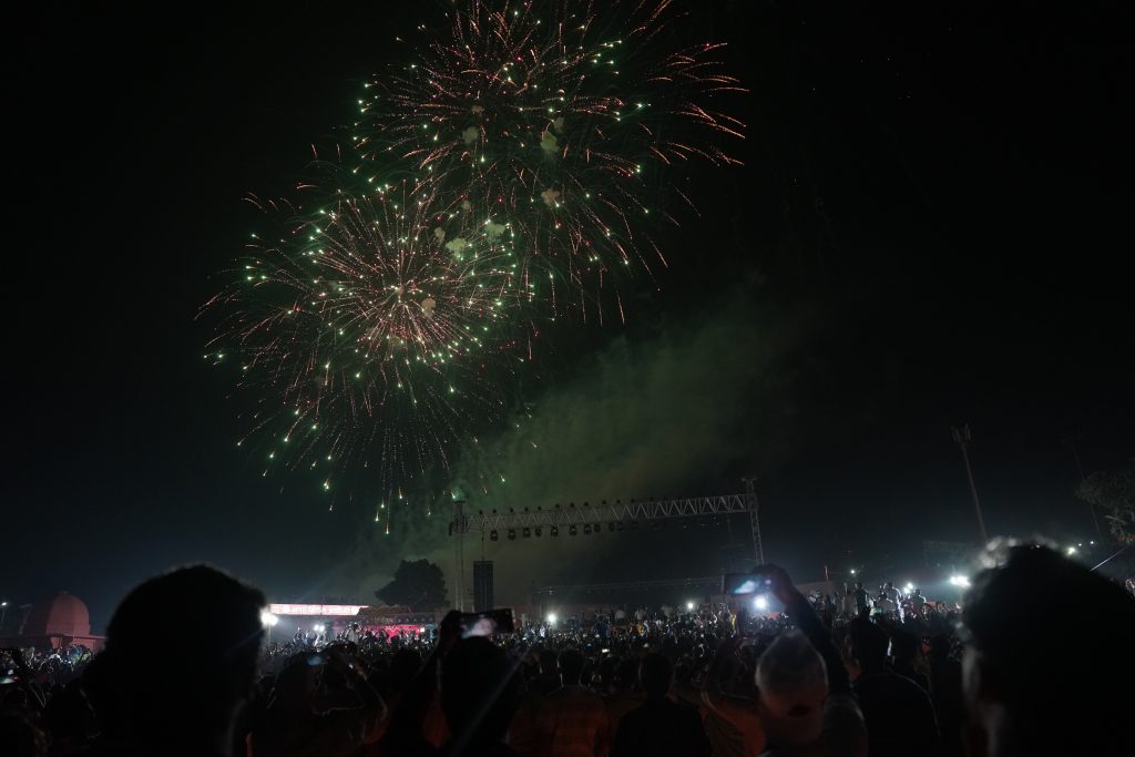 Ayodhya Diwali 2024: कुछ इस तरह जगमगाई अयोध्या, बने दो नए ‘गिनीज वर्ल्ड रिकॉर्ड’, देखें फोटो और वीडियो 6 30101 Pti10 30 2024 000319A