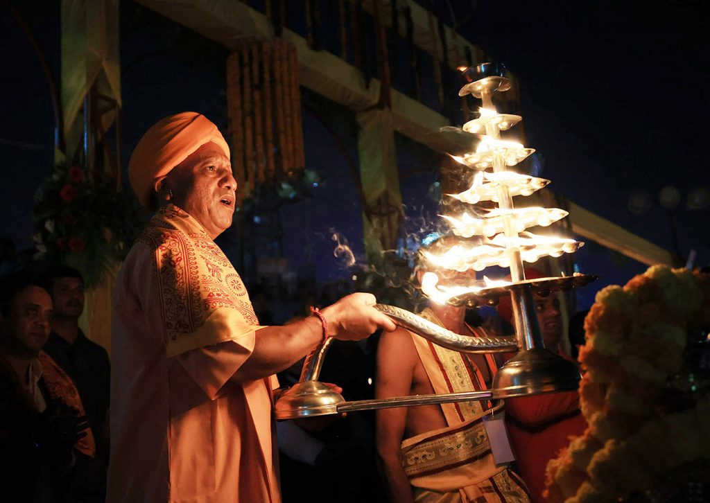 Ayodhya Diwali 2024: कुछ इस तरह जगमगाई अयोध्या, बने दो नए ‘गिनीज वर्ल्ड रिकॉर्ड’, देखें फोटो और वीडियो 7 30101 Pti10 30 2024 000341B