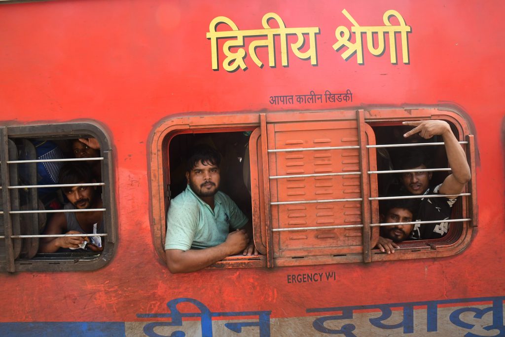 Photos: बिहार की ट्रेनों में टॉयलेट के अंदर भी ठूंसी दिख रही भीड़, त्योहार में बेदम होकर लोग आ रहे घर 4 30Pat 128 30102024 2