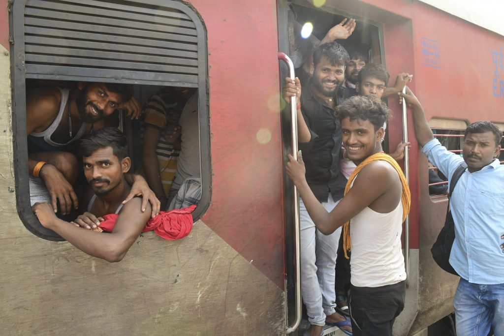 Photos: बिहार की ट्रेनों में टॉयलेट के अंदर भी ठूंसी दिख रही भीड़, त्योहार में बेदम होकर लोग आ रहे घर 1 30Pat 131 30102024 2