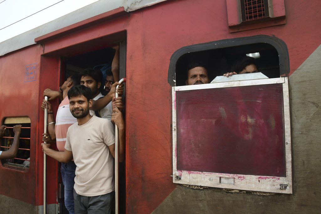 Photos: बिहार की ट्रेनों में टॉयलेट के अंदर भी ठूंसी दिख रही भीड़, त्योहार में बेदम होकर लोग आ रहे घर 2 30Pat 133 30102024 2