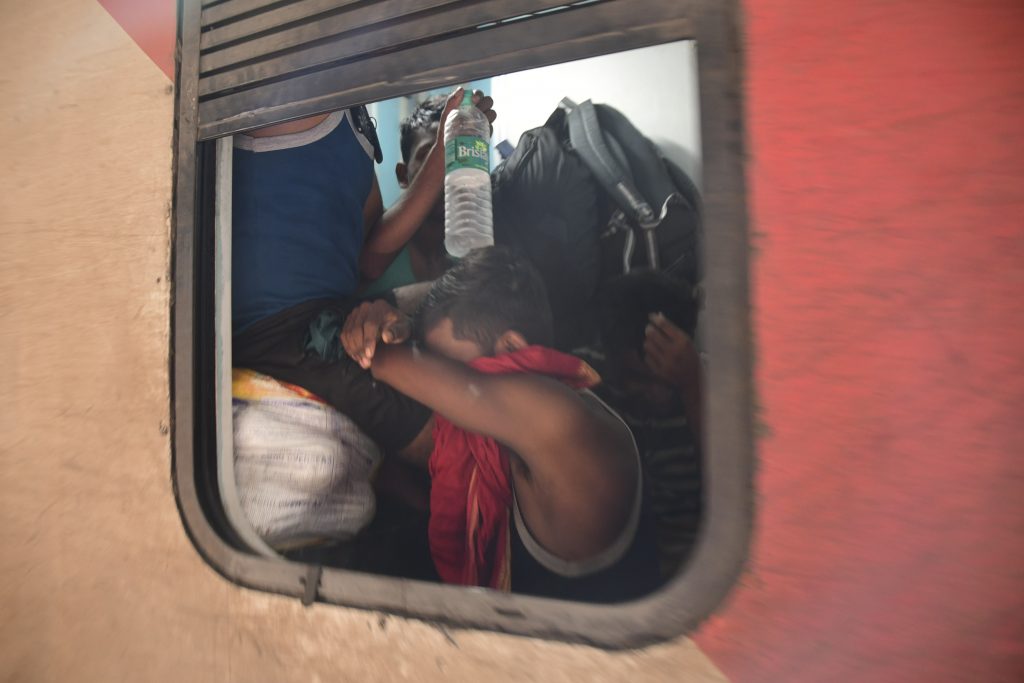 Photos: बिहार की ट्रेनों में टॉयलेट के अंदर भी ठूंसी दिख रही भीड़, त्योहार में बेदम होकर लोग आ रहे घर 3 30Pat 135 30102024 2