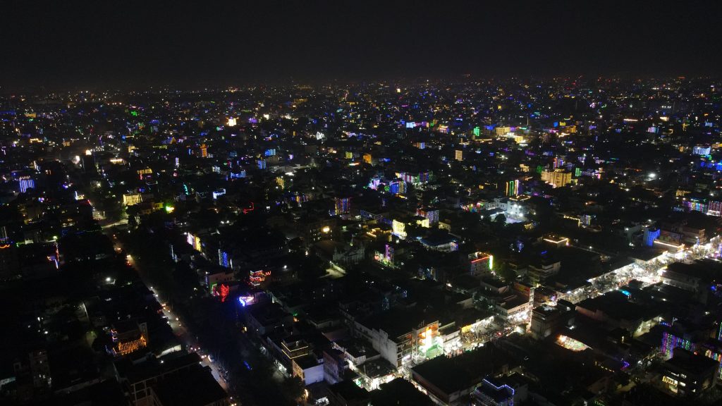 Photos: दिवाली को लेकर रोशनी में नहायी राजधानी पटना, तस्वीरों में देखें कितना खूबसूरत है नजारा... 13 30Pat 160 30102024 2