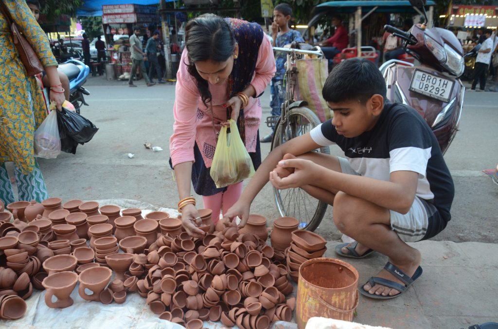 Photos: दिवाली को लेकर रोशनी में नहायी राजधानी पटना, तस्वीरों में देखें कितना खूबसूरत है नजारा... 2 30Pat 172 30102024 2