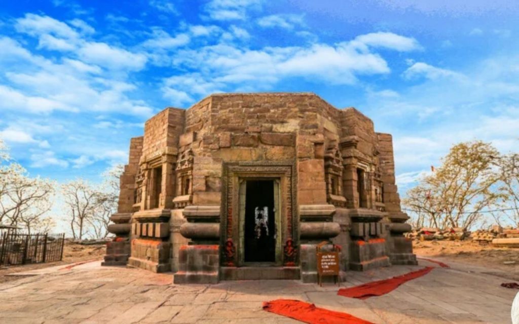 बिहार में है दुनिया का सबसे चमत्कारी मंदिर, जहां बलि देने पर नहीं निकलता बकरे का खून 1 41 3