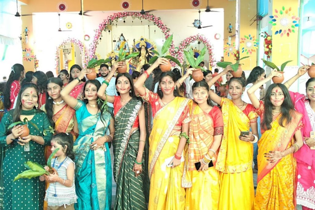 Jharkhand News: सरायकेला-खरसावां में महिलाओं ने सिंदूर खेला के साथ दी मां दुर्गा को विदाई, जानें इसका महत्व 1 Add A Heading 9 1