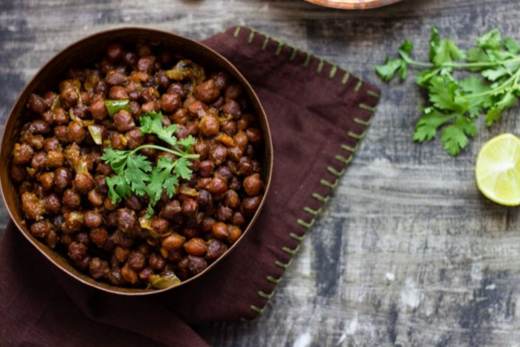 Ashtami Prasad, Recipe Of Kale Chane: अष्टमी प्रसाद के लिए बनाएं स्वादिष्ट काले चने- जानें सरल और पारंपरिक रेसिपी 1 Ashtami Prasad, Recipe Of Kale Chane
