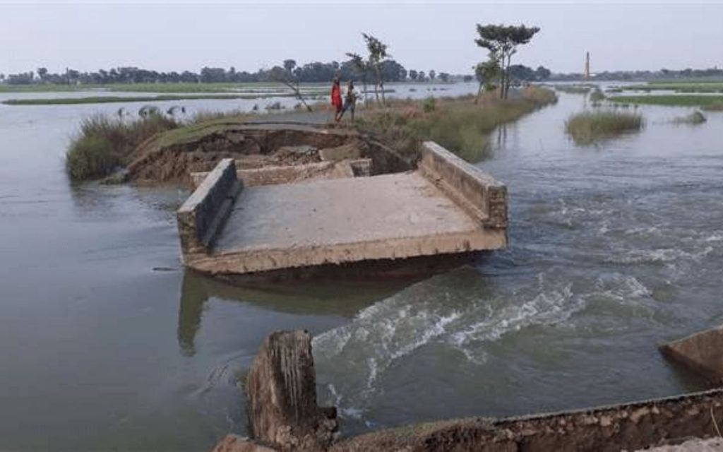 नीतीश सरकार ने बाढ़ पीड़ितों के लिए खोला खजाना, 25 हजार लोगों के अकाउंट में डायरेक्टर भेजे जाएंगे पैसे 2 Bihar Flood 1 1
