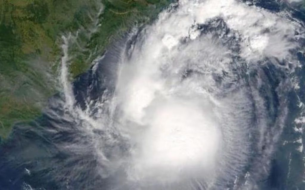 Cyclone Dana: बिहार में बिजली गिरने और तेज बारिश का अलर्ट जारी, दिखने लगा चक्रवाती तूफान का असर 1 Dana1
