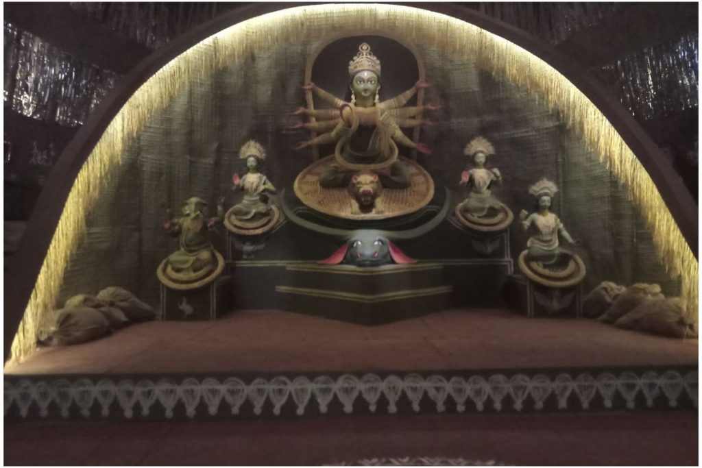 Bengal Durga Puja 2024 : कोलकाता के ये पूजा पंडाल बने लोगों के आकर्षण का केंद्र 8 Durga Puja 342