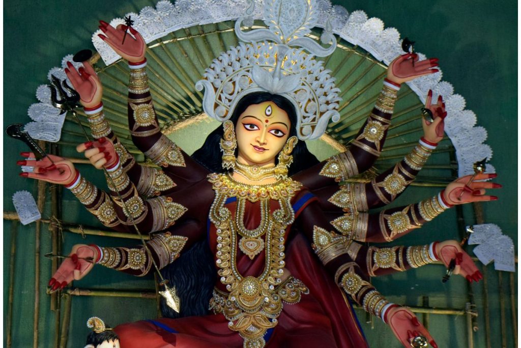 Bengal Durga Puja 2024 : कोलकाता के ये पूजा पंडाल बने लोगों के आकर्षण का केंद्र 4 Durga Puja 3421251 3
