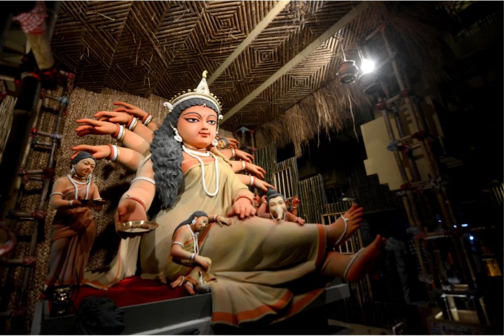 Bengal Durga Puja 2024 : कोलकाता के ये पूजा पंडाल बने लोगों के आकर्षण का केंद्र 3 Durga Puja 3421251 333
