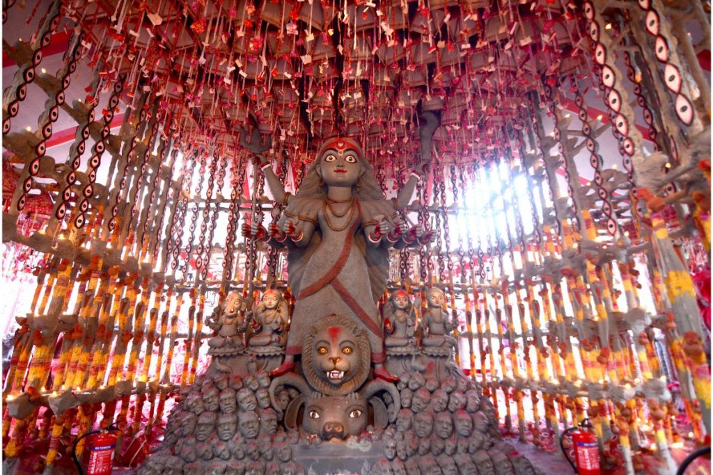 Bengal Durga Puja 2024 : कोलकाता के ये पूजा पंडाल बने लोगों के आकर्षण का केंद्र 2 Durga Puja 3421251 3334
