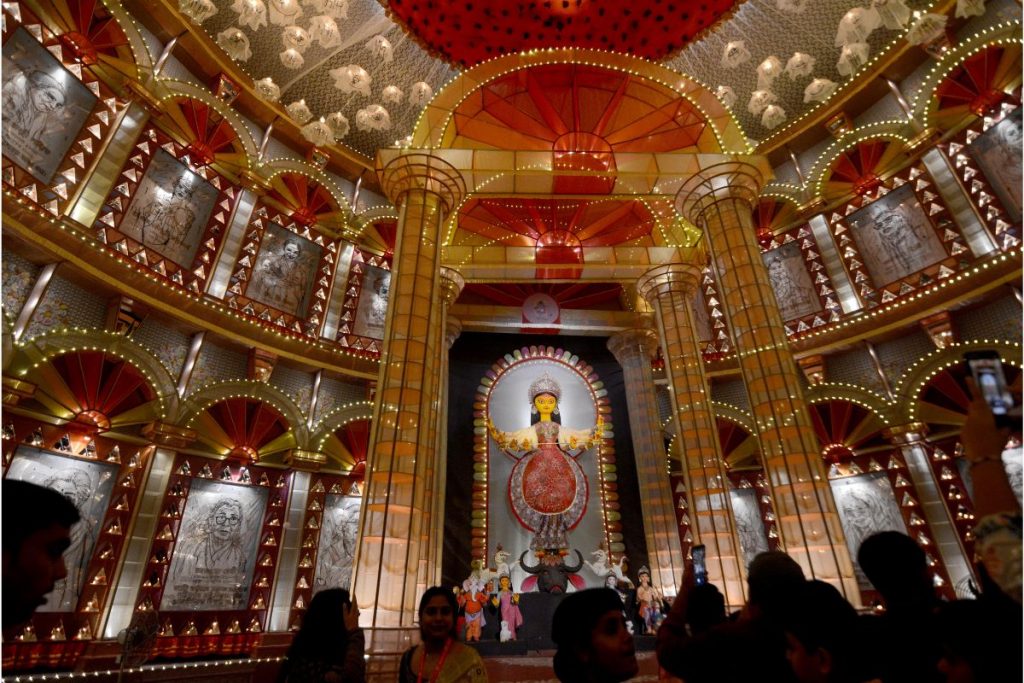 Bengal Durga Puja 2024 : कोलकाता के ये पूजा पंडाल बने लोगों के आकर्षण का केंद्र 1 Durga Puja 3421251 33342
