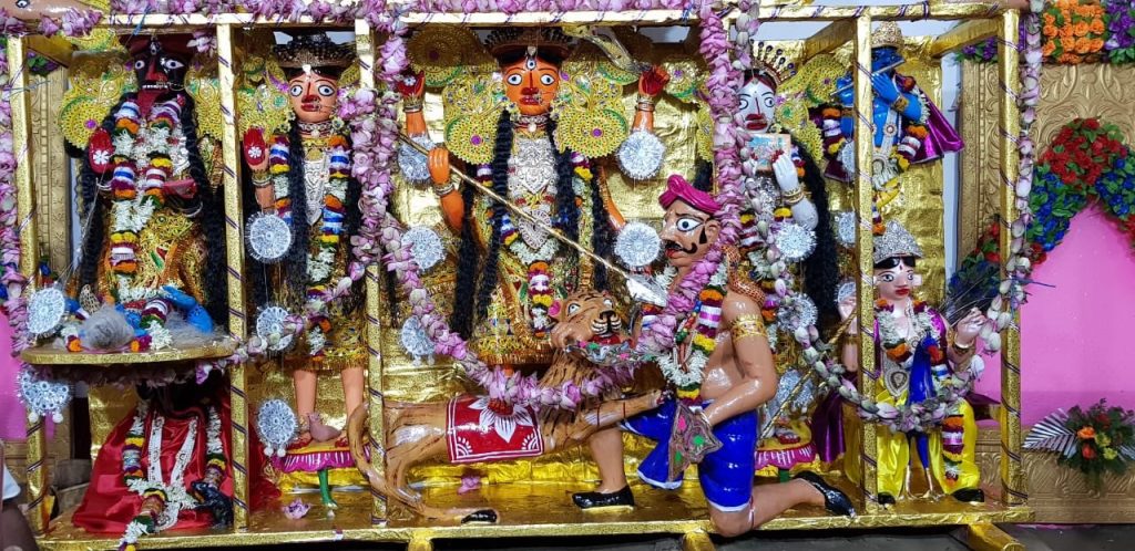 Durga Puja: कहते हैं बिहार के इस मंदिर में साक्षात विराजती हैं भगवती, पहली पूजा से ही लाखों श्रद्धालु पहुंच रहे... 2 Euzn68Tu8Aa O7B