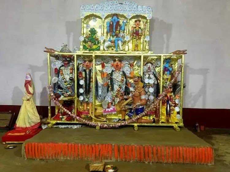 Durga Puja: कहते हैं बिहार के इस मंदिर में साक्षात विराजती हैं भगवती, पहली पूजा से ही लाखों श्रद्धालु पहुंच रहे... 3 F9Agrqqwmaaj7Sg