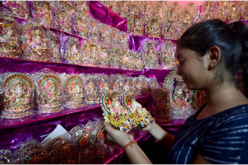 West Bengal : आज धनतेरस, बाजार सज-धज कर तैयार 3 Gold 33