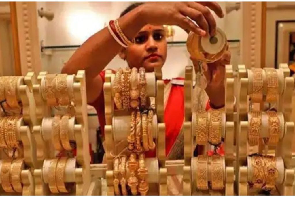 West Bengal : आज धनतेरस, बाजार सज-धज कर तैयार 2 Gold 7 1