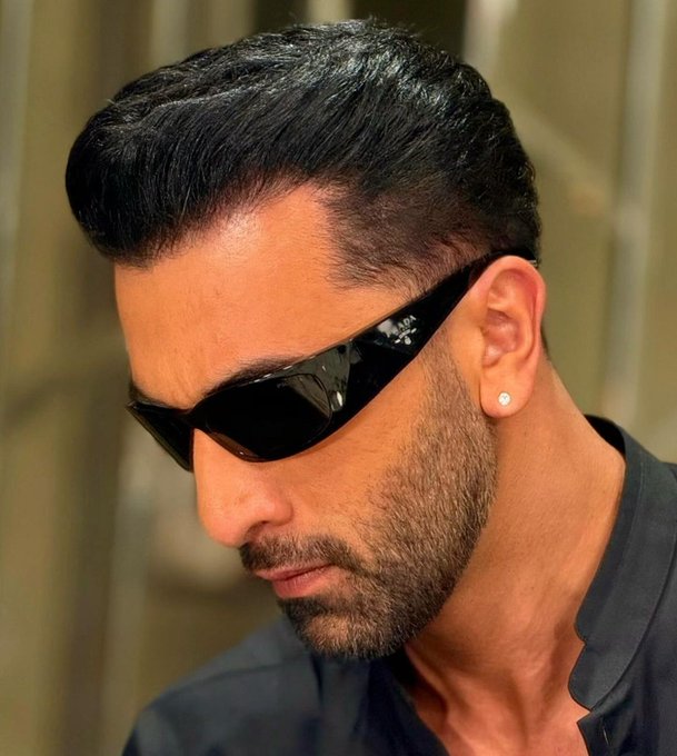 Dhoom 4: रणबीर कपूर की नई लुक देख फूटा फैन्स का गुस्सा, इंटरनेट पर जम कर हुए ट्रोल 1 Dhoom 4