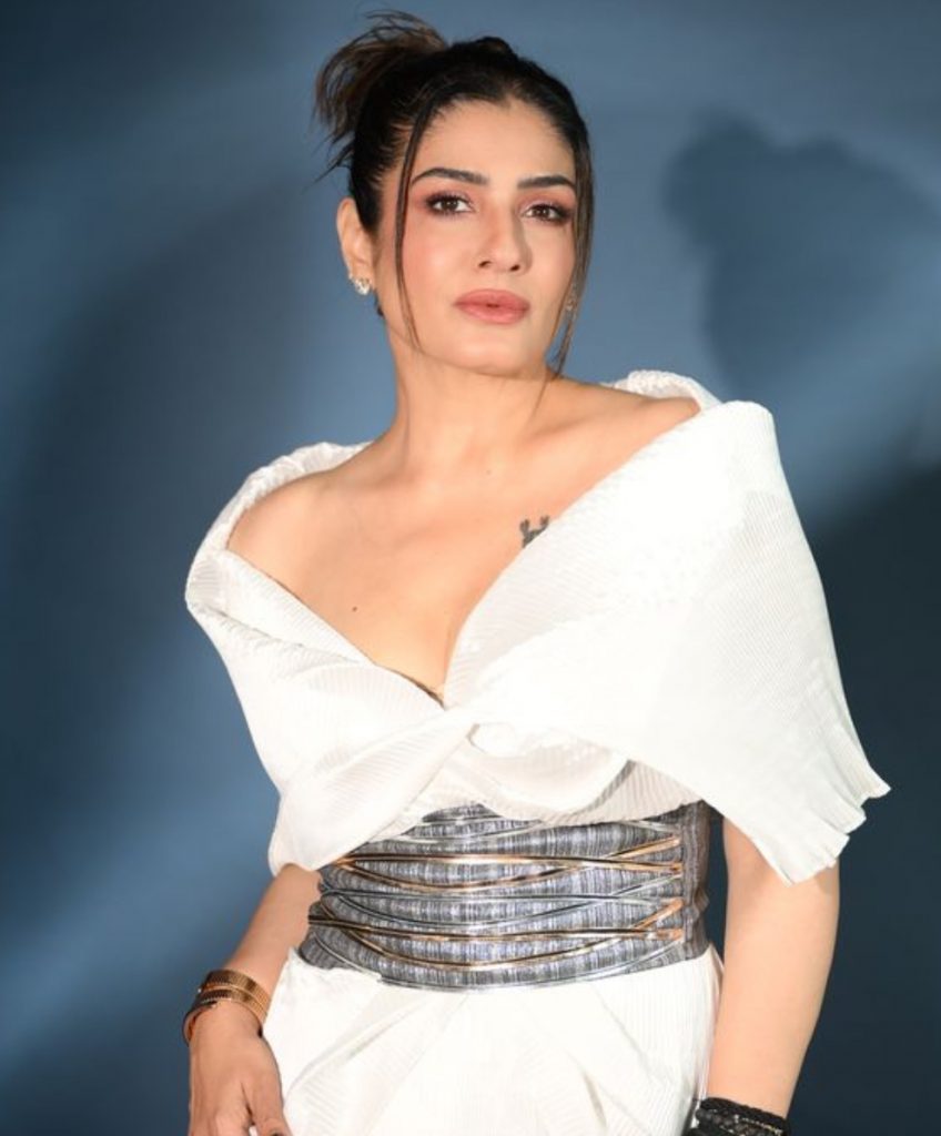 Raveena Tandon Birthday: 17 में किया फिल्मों में डेब्यू और 21 साल की उम्र में बन गईं 2 बच्चों की मां, रवीना की जिंदगी से जुड़ी ये बात नहीं जानते होंगे आप 1 Raveena Tandon Birthday