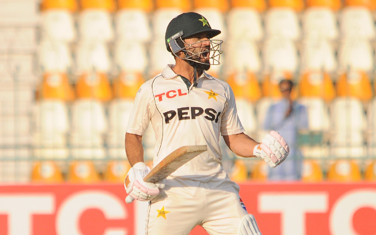 PAK vs ENG: कामरान गुलाम ने डेब्यू मैच में ही जड़ा शतक, इंग्लैंड के खिलाफ दिखाया दम