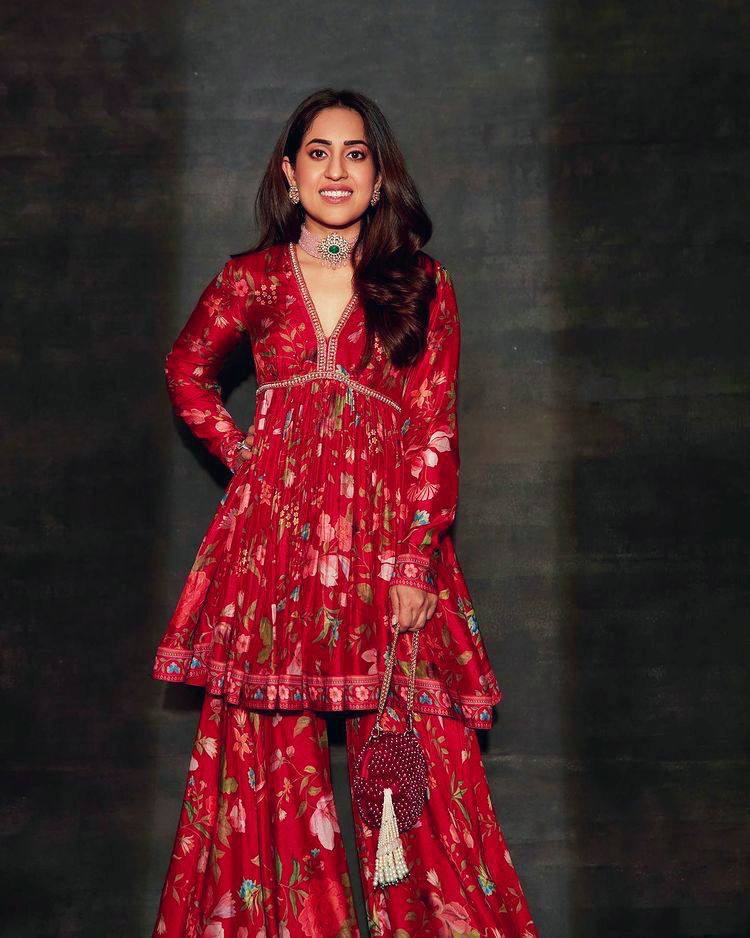 Diwali Dresses: इस दिवाली चुनिए ये 5 लेटेस्ट ड्रेसेस, लगेगी सबसे सुंदर, करें ट्राई 4 Kurti