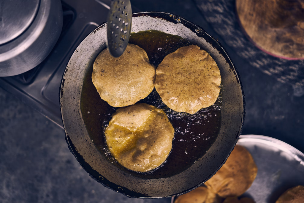 Navratri Vrat Recipe Of Kuttu Ki Puri: व्रत के लिए एकदम लाइट और स्वादिष्ट रेसिपी 1 Kuttu Ki Puri