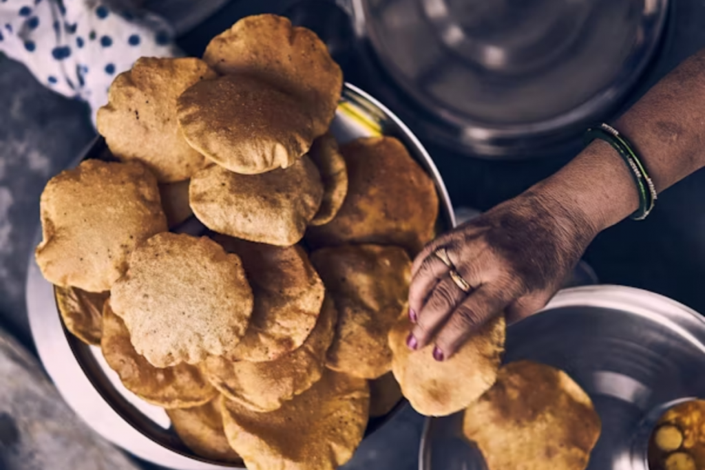 Navratri Vrat Recipe Of Kuttu Ki Puri: व्रत के लिए एकदम लाइट और स्वादिष्ट रेसिपी 2 Kuttu Ki Puri 1