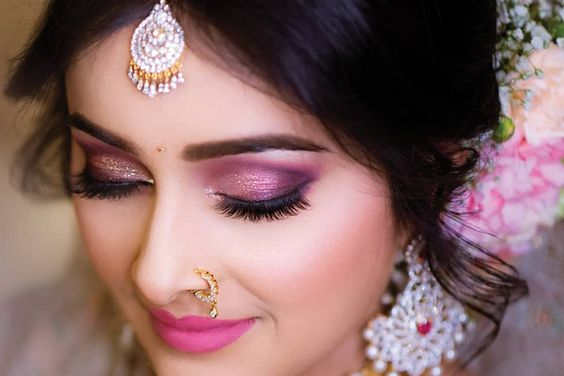 Karwa Chauth Makeup Ideas: इस करवा चौथ ट्राई कीजिए ये 5 शानदार मेकअप टिप्स को, जानें 1 Makeup