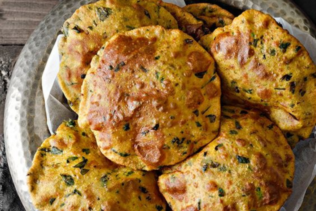 Crispy Methi Puri Recipe: मेथी पुरी बनाने के लिए फॉलो करें ये रेसपी, पुरी बनेगी एक दम खस्ता 1 Methi Puri Recipe 1