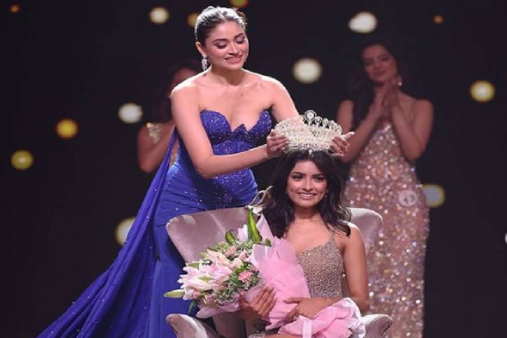 Femina Miss India 2024: टीवी एंकर से शुरू किया अपना करियर, जीता फेमिना मिस इंडिया 2024 का खिताब 1 New Project 2024 10 17T090614.058