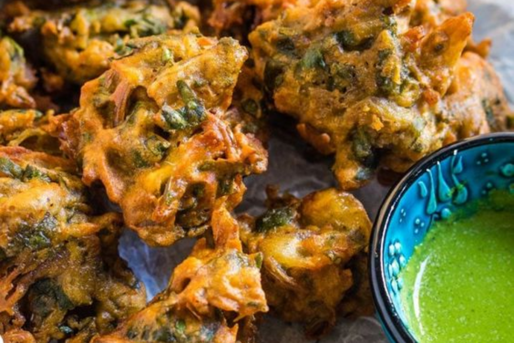 Palak Pakoda Recipe: नाश्ते के लिए बनाएं पालक के पकौड़े, हरी धनियां चटनी के साथ करें सर्व 2 Palak Pakoda Recipe 1 1