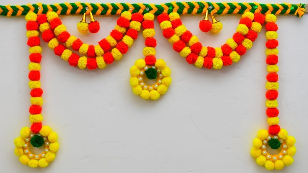 Diwali Toran Ideas: दिवाली के दिन गेट के बाहर लगाएं ये 5 चीजों से बने तोरण को, जानें 1 Phool 1