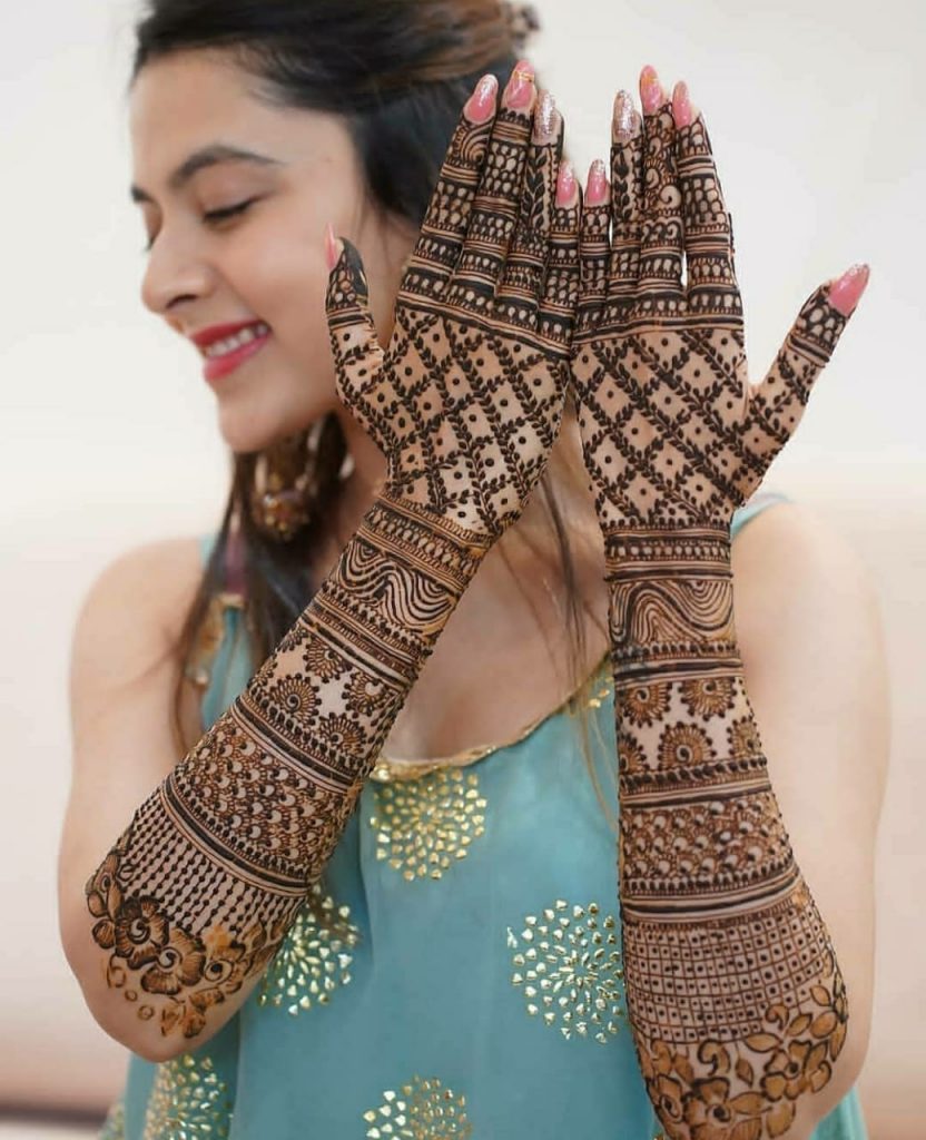 Karwa Chauth Back Hand Mehndi: करवा चौथ के लिए ये 5 लेटेस्ट बैक हैंड मेहंदी डीजाईन, करें ट्राई 4 Raja