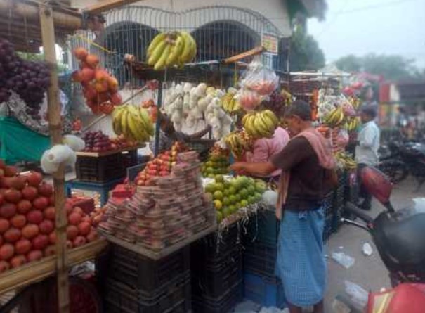 Price Hike: त्योहारी सीजन में महंगाई का झटका, फल-सब्जियों के दाम बढ़ने से लोग परेशान, जानें लेटेस्ट रेट 4 Screenshot 2024 10 21 184438