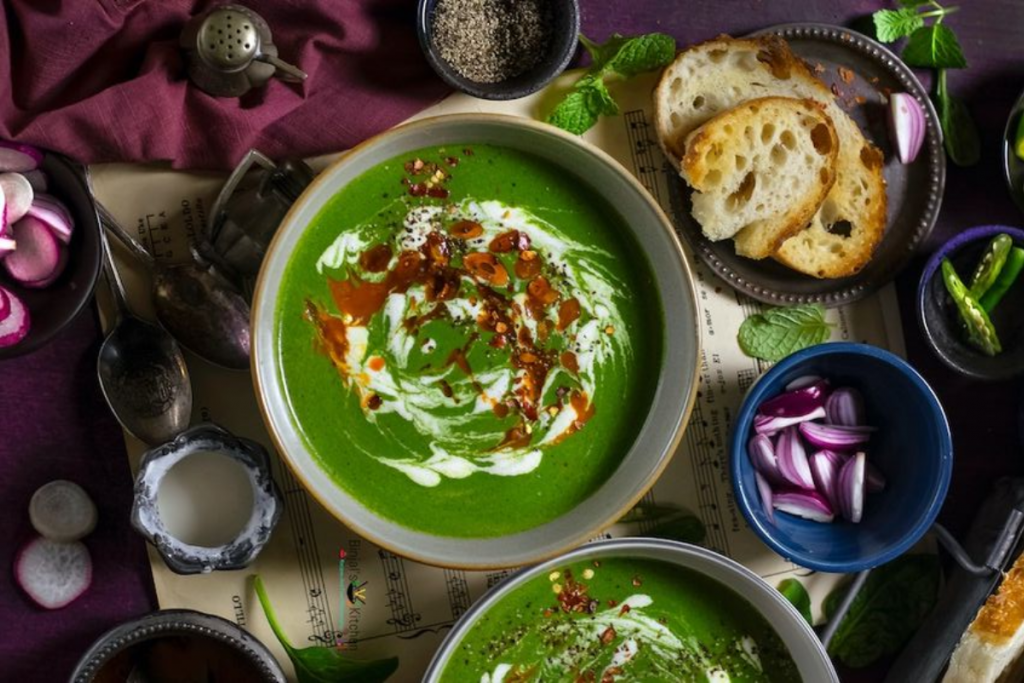 Spinach And Moong Dal Soup: स्वादिष्ट और पौष्टिक पालक मूंग दाल का सूप वजन घटाने में करेगा आपकी मदद 1 Spinach And Moong Dal Soup