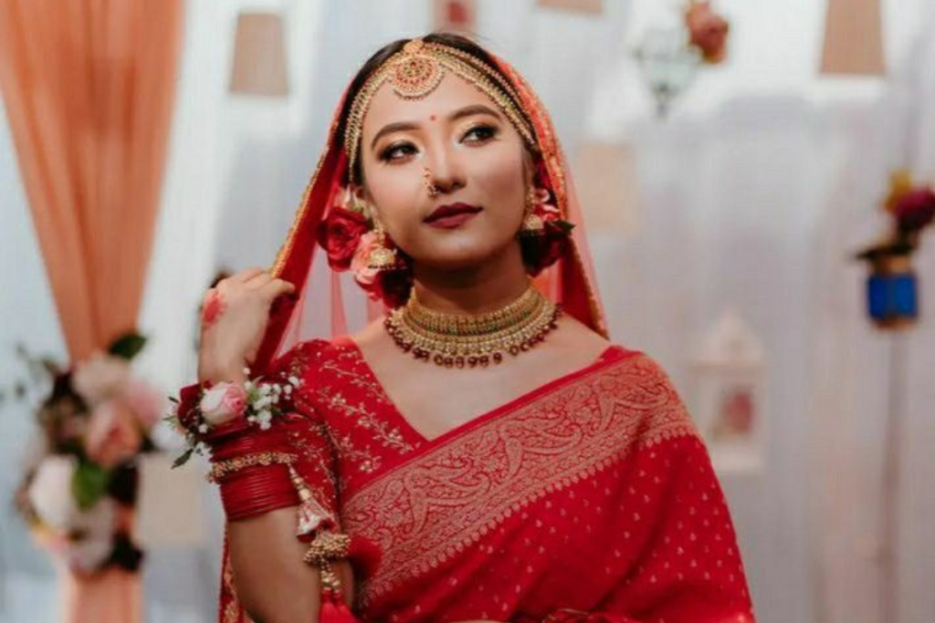 Style Your Dupatta For Karwa Chauth: करवाचौथ पर शादी का दुपट्टा ऐसे करें स्टाइल 1 Style Your Dupatta For Karwa Chauth