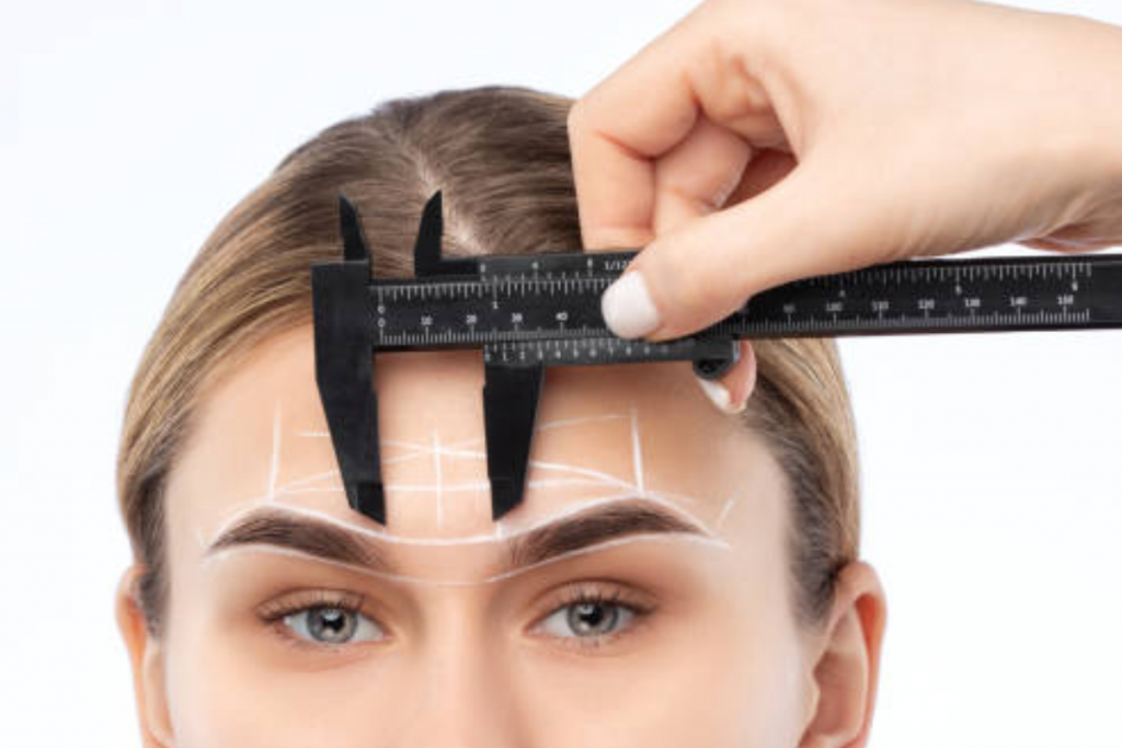 Eyebrow Style: चेहरे के आकार के अनुसार सही आइब्रो शेप कैसे चुनें जानें आसान टिप्स 1 Untitled Design 2024 10 15T091553.170