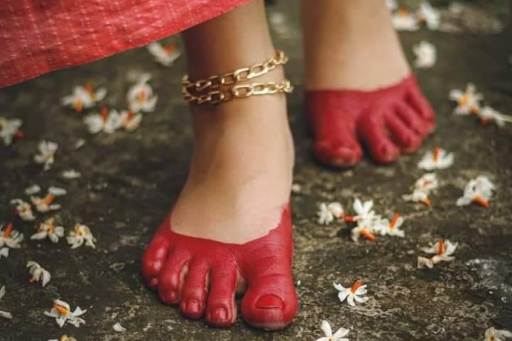 Navratri 2024, Vastu Tips: कन्या पूजन में कन्याओं को लगाए आल्ता, मिलेगा मातरानी का आशीर्वाद 2 Alta Feet