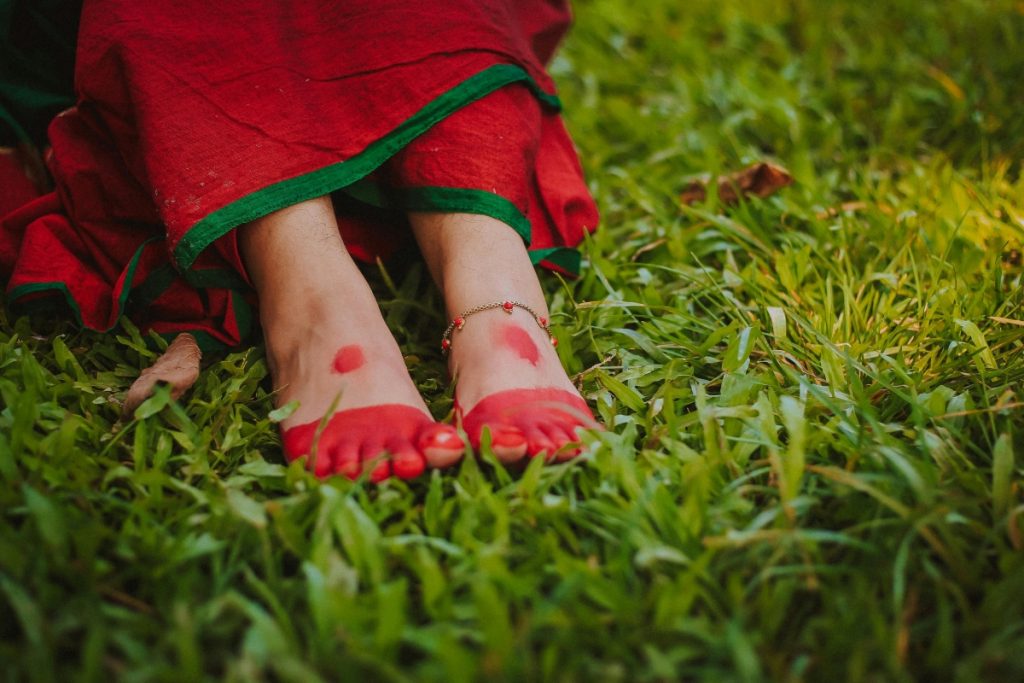 Navratri 2024, Vastu Tips: कन्या पूजन में कन्याओं को लगाए आल्ता, मिलेगा मातरानी का आशीर्वाद 3 Alta Feet2