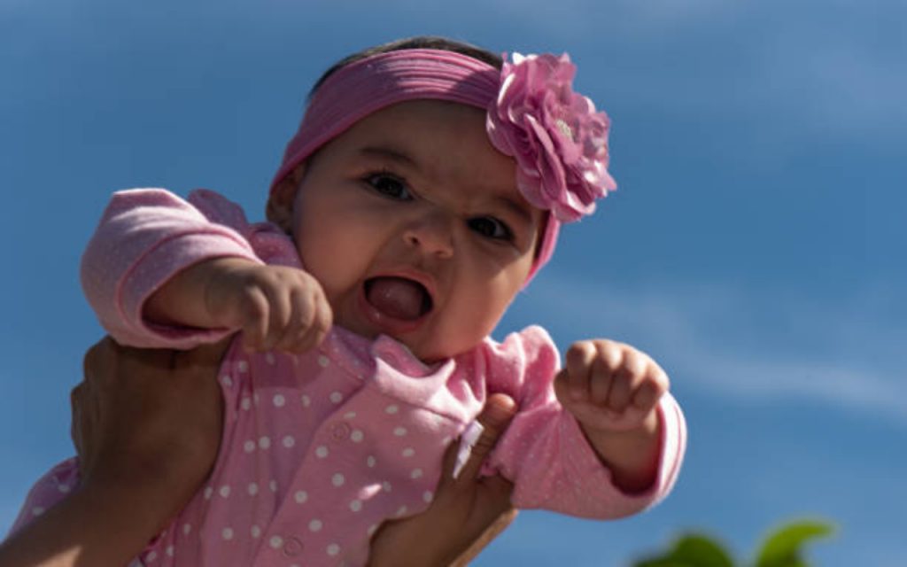 Baby Girl Name Inspired By Guru Nanak Dev: गुरुनानक देव जी से प्रेरित 20 प्यारे और ट्रेंडी नाम, अपनी बेटी के लिए चुनें एक अनोखा नाम 1 Baby Girl Names On Lakshmi 1