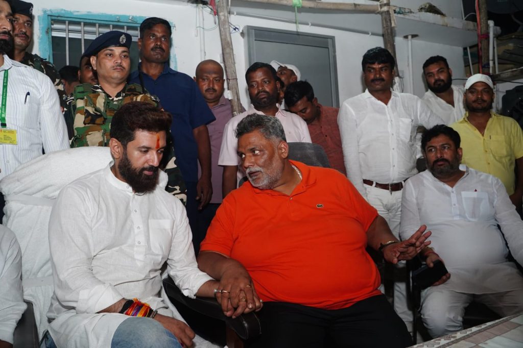 Bihar Politics: पिता की राह पर चल सकते हैं चिराग, पटना में गठबंधन को लेकर कह दी ये बड़ी बात... 1 Chirag With Pappu