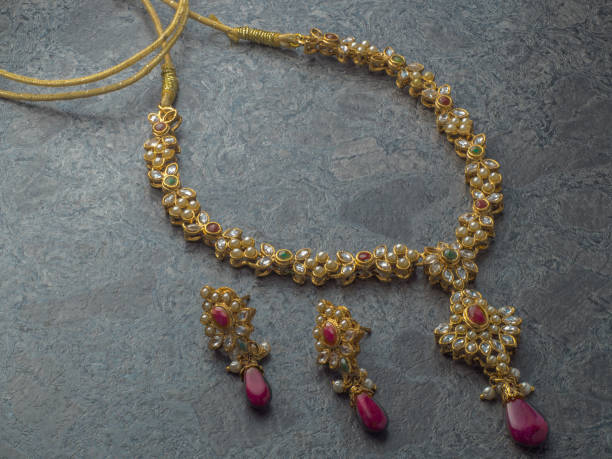 Karwa Chauth Jewellery: करवा चौथ पर पहनें ये सुंदर हार, तारीफ करते नहीं थकेंगे लोग 7 Istockphoto 1397226514 612X612 1