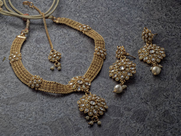 Karwa Chauth Jewellery: करवा चौथ पर पहनें ये सुंदर हार, तारीफ करते नहीं थकेंगे लोग 6 Istockphoto 1397392505 612X612 1