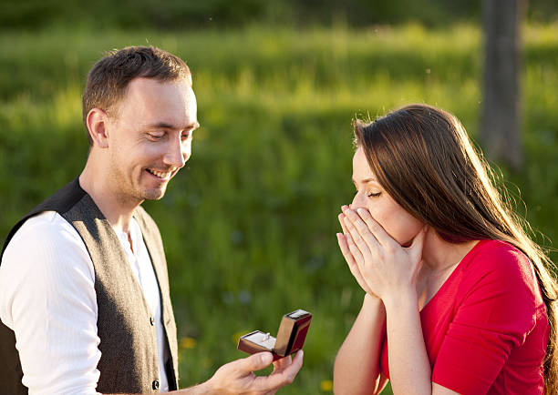 Relationship Tips: लड़कियां पहले क्यों नहीं करती प्रपोज? जानिए क्या चलता है इनके मन में… 1 Istockphoto 459330189 612X612 1